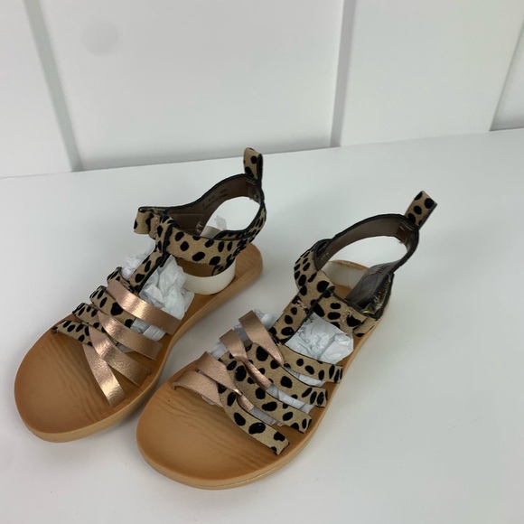 New Blowfish Toddler Girl Size 8 Gladiator Sandals Metallic Faux Fur - Picture 3 of 7